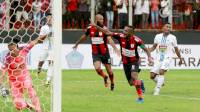 Boaz Salossa Kembali ke Persipura?